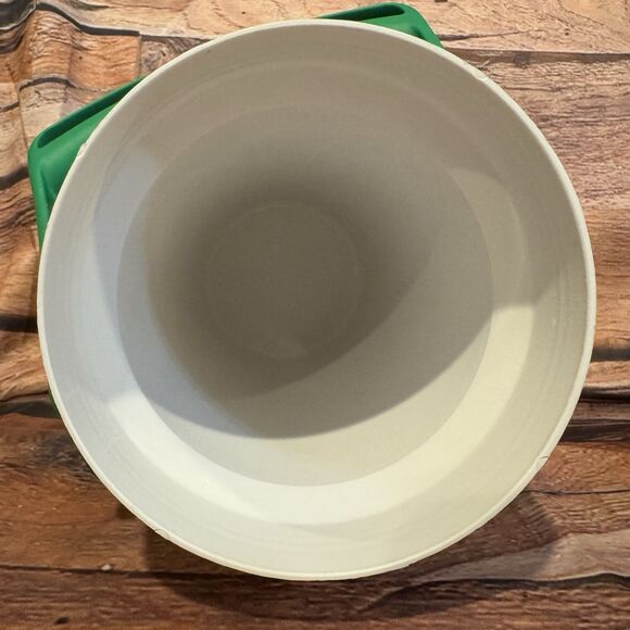 Vintage Pioneer Seed Corn Igloo 1/2 Gal Water Jug Cooler Green Farm Advertising - Picture 7 of 9